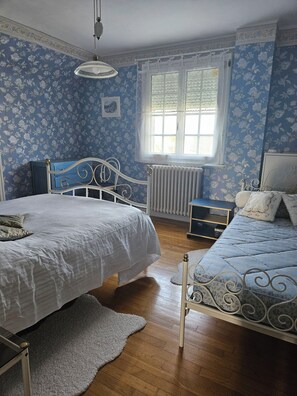 3 bedrooms, iron/ironing board, free WiFi, bed sheets