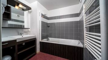 Apartment | Bathroom