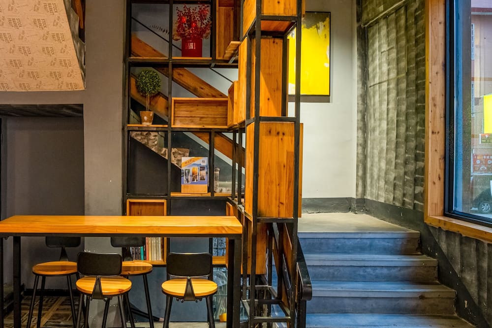 Tianmen Mountain Loft Art Inn