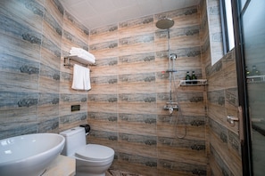 Comfort Triple Room | Bathroom