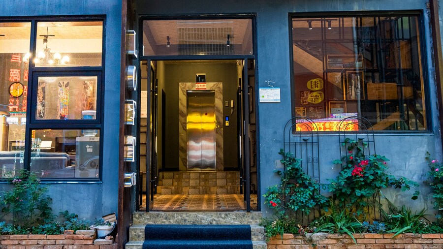 Tianmen Mountain Loft Art Inn