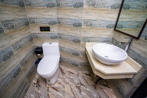 Comfort Triple Room | Bathroom