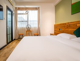 Soundproofing, free WiFi