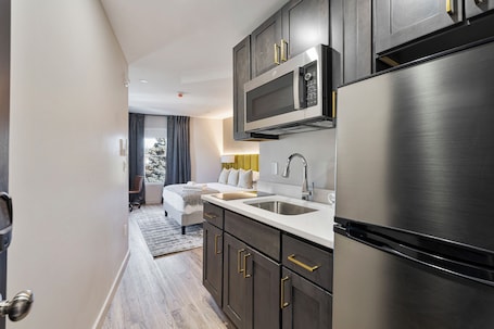 Classic Studio Suite | Soundproofing, free WiFi