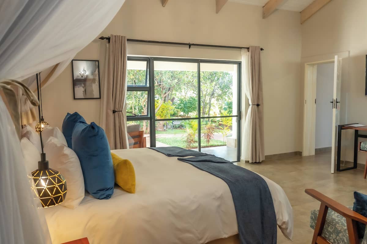 Chambre Familiale, balcon | Coffres-forts dans les chambres, bureau