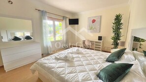 7 slaapkamers, een strijkplank/strijkijzer, wifi, beddengoed