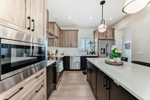 Mikrowelle, Ofen, Herdplatte, Geschirrspüler