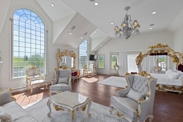 Interior - Mountain Valley Mansion / 200-Acre Farm / Sleeps 16 / Partial Property Rental (Mount Bethel)