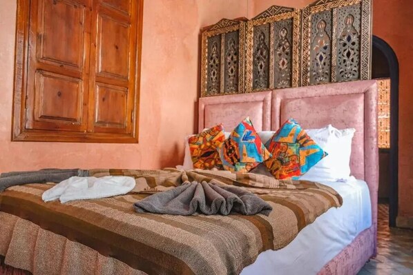 1 habitación, tabla de planchar con plancha, wifi y ropa de cama 