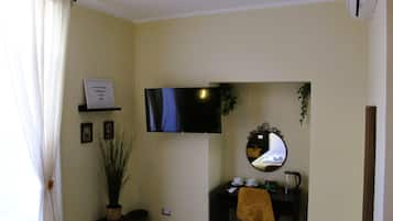 Rom – comfort, 1 queensize-seng | Skrivebord, skrivebord for bærbar PC og wi-fi (inkludert)