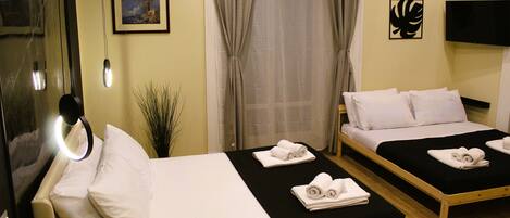 Habitación Deluxe, balcón, vista a la ciudad | Escritorio, espacio para trabajar con laptop y wifi gratis