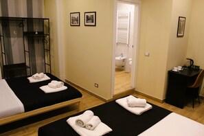 Deluxe Room, Balcony, City View | Desk, laptop workspace, free WiFi - Blackwoody Contemporary Rooms - Toledo (Naples)