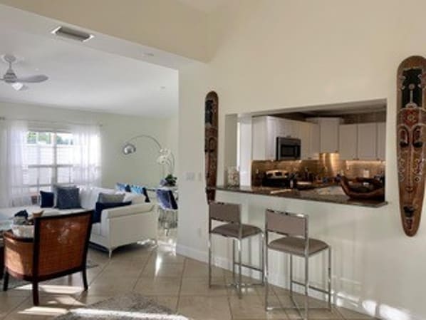 House | Living area - House - Sleeps 6 - Hot Tub - Garden - Near Beach (Naples)