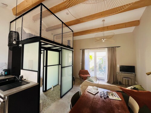 Jolie maison cœur de village et sa terrasse végétalisée, classée 3 étoiles