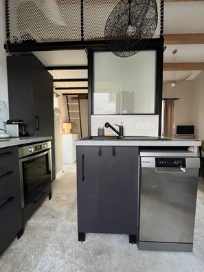 Micro-ondes, four, plaque de cuisson, lave-vaisselle