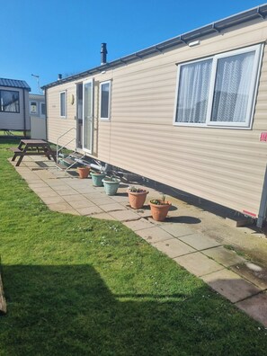 Terrace/patio - Trecco Bay Porthcawl 2-bed Caravan, Sleeps 6 (Porthcawl)
