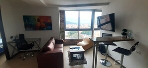 50-inch Smart TV with cable channels - Laureles Penthouse rooftop Suite (Medellín)