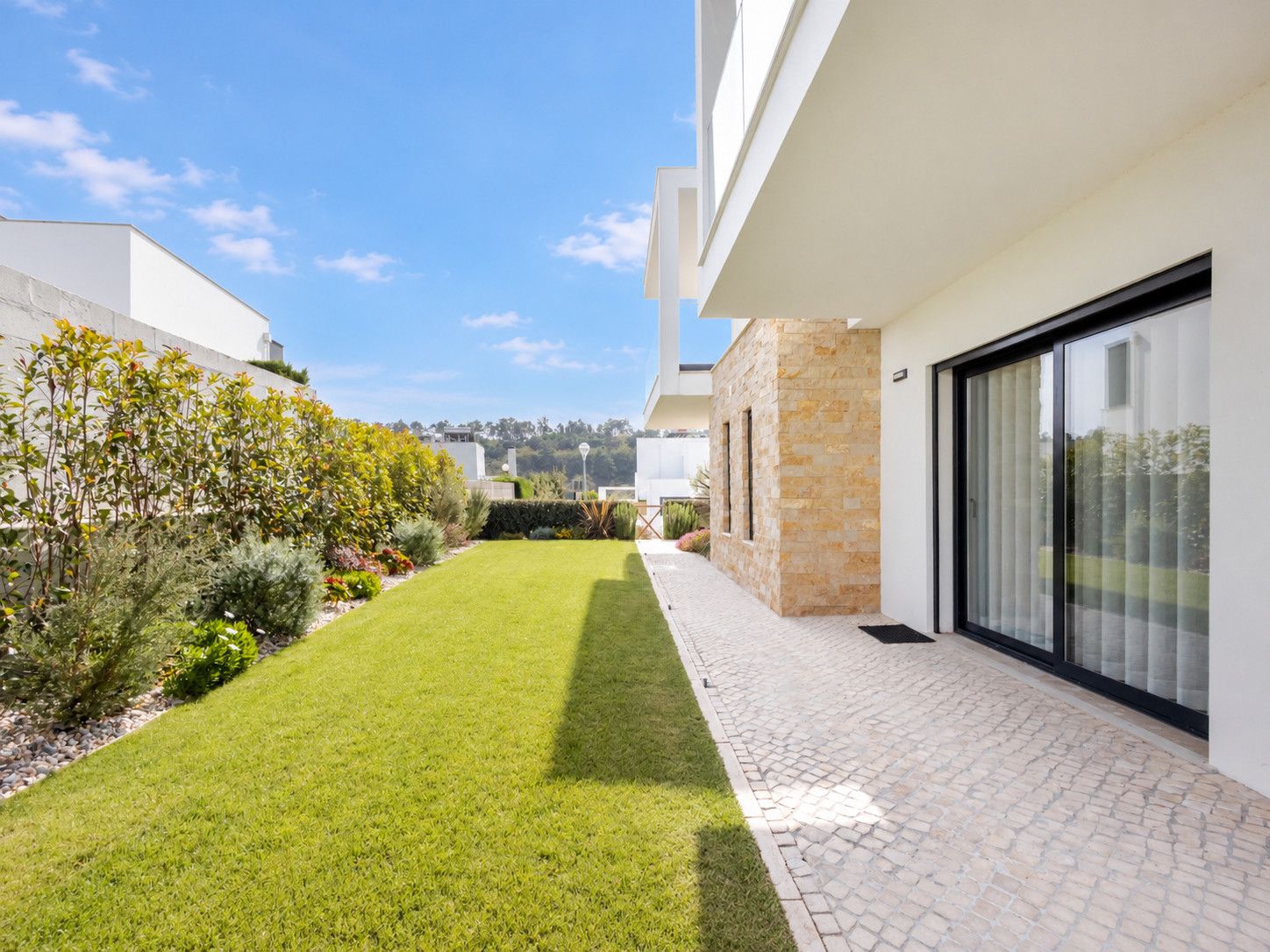 A solo minutos de la playa. Apartamento con 3 dormitorios, piscina y jardín privados. Ideal para familias en Foz do Arelho. BY SCH.