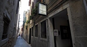 Perincian bahagian luar