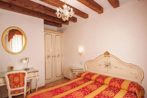 Cots/infant beds