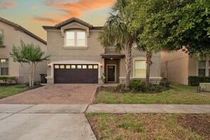 Exterior - Epic Escape Villa mins to Disney, Pool + Theater (Kissimmee)