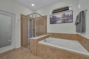 Dusj, boblebad, hårføner og såpe