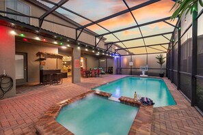 A heated pool - Epic Escape Villa mins to Disney, Pool + Theater (Kissimmee)