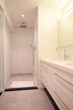 Apartment | Bathroom