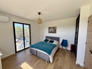 4 slaapkamers, reisbedje, wifi, beddengoed