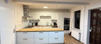 Comfortable, family-friendly apartment equipped with OLED TV & XXL kitchen