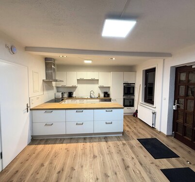 Comfortable, family-friendly apartment equipped with OLED TV & XXL kitchen