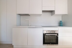 Réfrigérateur, four, plaque de cuisson, lave-vaisselle