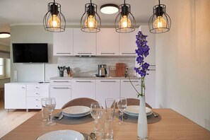 Dining - Top location in Baabe: Bright vacation apartment with terrace just 5 minutes from the beach (Baabe)