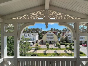 Property grounds - Top location in Baabe: Bright vacation apartment with terrace just 5 minutes from the beach (Baabe)