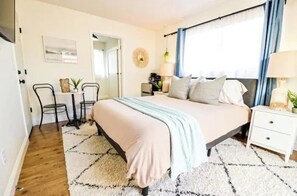 Iron/ironing board, WiFi, bed sheets