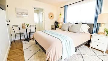 Iron/ironing board, WiFi, bed sheets