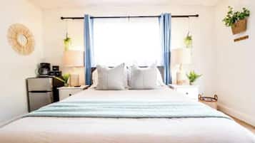 Iron/ironing board, WiFi, bed sheets
