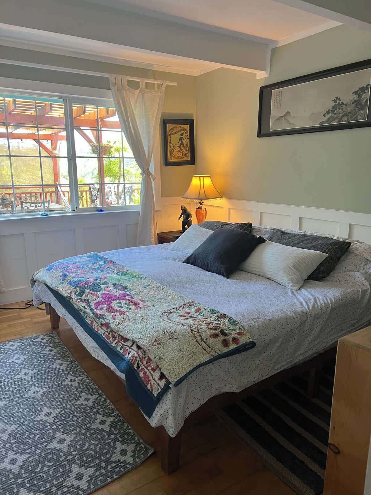 3 bedrooms, iron/ironing board, WiFi, bed sheets