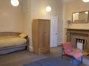 Comfort Quadruple Room, Non Smoking, City View (Ensuite) | Free WiFi, bed sheets - GILMORE FLAT (Edinburgh)
