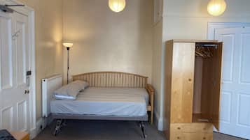 Habitació quàdruple Comfort, no fumadors, vistes a la ciutat (Ensuite) | Wifi gratuïta i roba de llit