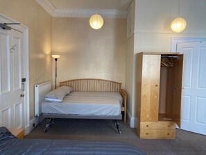 Comfort Quadruple Room, Non Smoking, City View (Ensuite) | Free WiFi, bed sheets