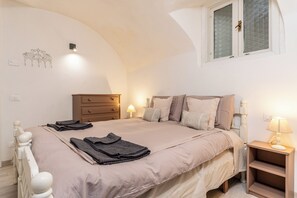 2 quartos, ferros/tábuas de passar roupa, Wi-Fi, roupa de cama