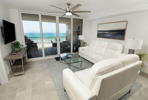 Condo, varias camas (Emerald Beach 325) | Área de sala de estar
