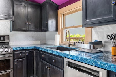 Charming 5 BD Victorian House by Beach Boardwalk