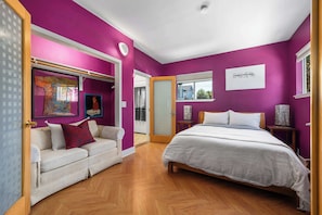 7 bedrooms, iron/ironing board, travel cot, WiFi