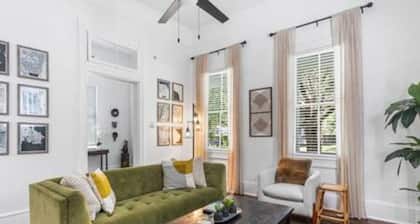 Downtown 3BR Cottage: 5m Walk + Pets OK