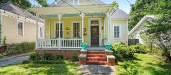 Mins from downtown entertainment - Pet Friendly Historic Montegeux Cottage