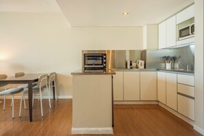 Family Apartment, River View | Private kitchen