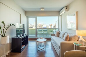 Een 50-inch smart-tv met digitale zenders