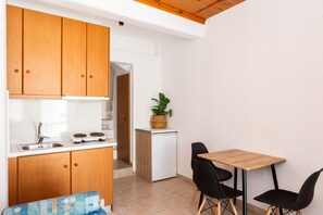 Private kitchen - Lakka Apartments in Chora 1 (Mikonos)